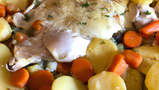 Poulet, pommes de terre et carottes en gratin au Camembert