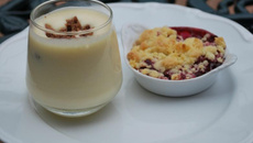 Verrine de mousse de chocolat blanc et croustillant praliné