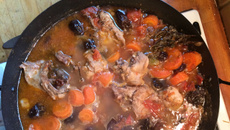 Lapin aux pruneaux et épices