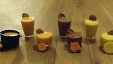 Trio de carottes au beurre de cacahuète accompagné de chips de chorizo