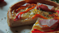 Tendre tarte aux poivrons chèvre et jambon