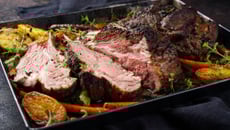 Baron d'agneau et ses pommes de terre nouvelles