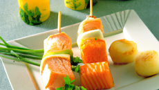 Duo de Cabillaud et Saumon de Norvège en brochette