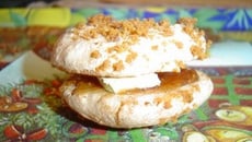 Macarons au pain d'épices foie gras et confiture de figues