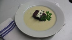 Soupe au lait, glaçon de Fourme d'Ambert façon Chabrot