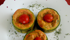 Mini charlotte de courgette au coulis de tomate