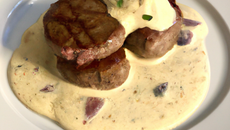 Filet mignon de biche à la crème