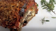 Gratin d'aubergine et chèvre frais à la chapelure aillée