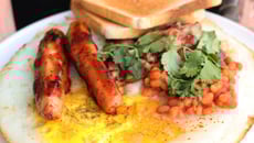 Oeuf d'autruche façon English breakfast