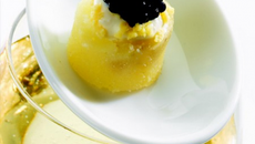 Petite ratte au caviar façon mimosa
