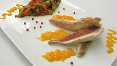 Filets de rougets au coulis de mangue et Arlequin de légumes