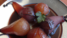 Poires pochées au vin rouge simple à réaliser