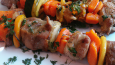 Brochette de veau aux écrevisses et légumes confits
