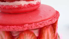 Religieuse macarons complétement fraise