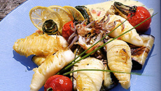 Calamars au barbecue, vinaigrette au citron confit