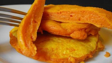Pancakes de purée de carotte & pointe de curry