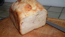 Pain aux lardons à la machine à pain