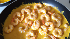 Crevettes au curry au lait de coco