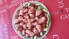 Carpaccio d'avocats au coulis de framboise