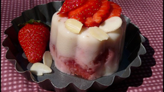 Flan au lait d'amande et fraise à l'agar agar