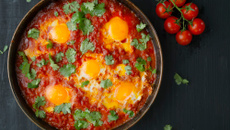 Chakchouka aux œufs traditionnelle