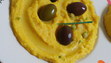 Purée aux olives et curcuma