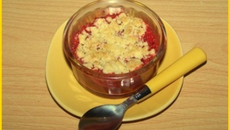 Crumble aux fraises et rhubarbe