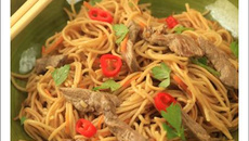 Nouilles chinoises et émincés d'agneau