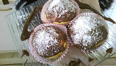 Muffins cœur Nutella glaçage chocolat au lait parsemé de noix de coco
