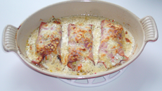 Roulé de jambon fourré à la julienne de légumes et sauce au yaourt