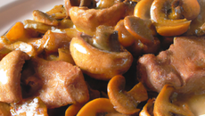 Médaillons de veau aux cèpes et girolles