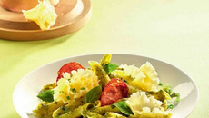 Penne au pistou, tiges d'ail, chorizo et Tête de Moine AOC