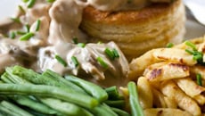 Bouchées à la Reine, au poulet, champignons et Bresse Bleu