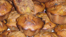 Madeleines aux dattes, pommes, miel et épices