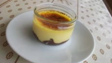 Crème brûlée sur lit chocolat