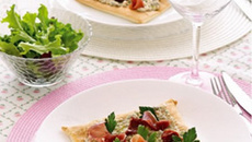 Focaccia à la crème d'aubergines et au speck