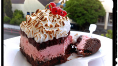 Cheese-cake léger cookies mousse fromage-blanc à la fraise et sa gelée de coulis meringué