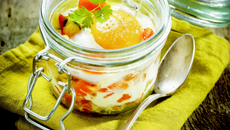 Œufs cocotte aux petits légumes du Sud et chèvre