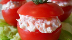 Tomates cocktail farcies au saumon fumé