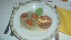 Noix de St Jacques à la fondue de chicons et son petit flan d'ail confit avec sa crème aux deux persils