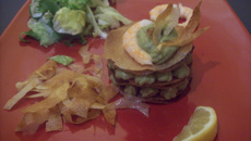 Mille-feuilles de crevettes et purée d'avocat