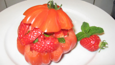 Tomates aux fraises et à la menthe maison