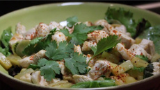 Salade pimentée à la dinde et ananas
