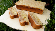 Cake rhubarbe / noisettes ( léger )