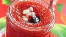 Gaspacho litchis-fraises et gelée de cerises