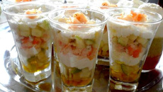 Verrines gambas, pomme verte et fromage à tartiner