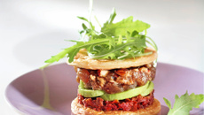 Mille-feuilles de thon et avocat