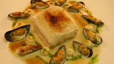 Sole marinière de moules au vin blanc, champignons et persil