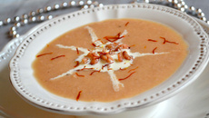 Velouté de crevettes grises au curry et safran