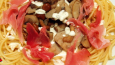 Spaghettis aux champignons et herbes fines